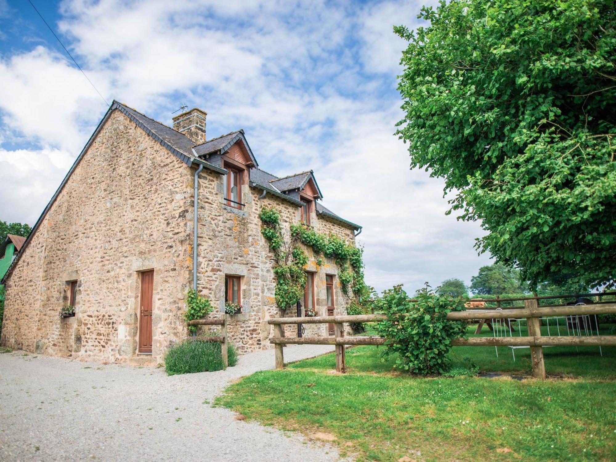 Gîte Saint-Léonard-des-Bois, 4 pièces, 6 personnes - FR-1-410-149 Extérieur photo